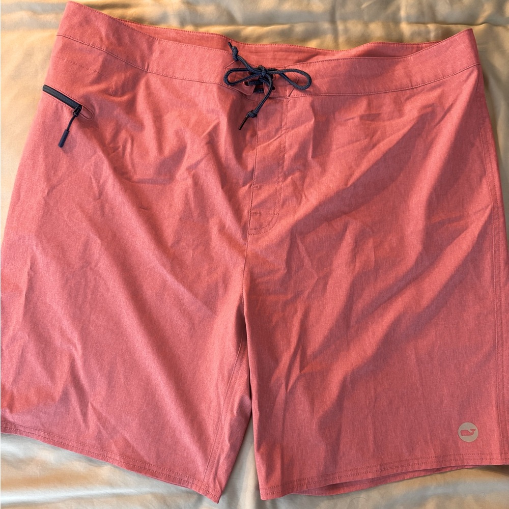 NWOT Men’s Vineyard Vines Swim Trunks. Salmon/Coral. Size 42
